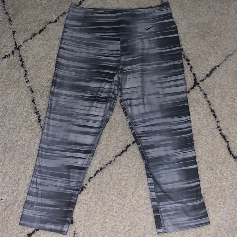 Nike Legend Capri